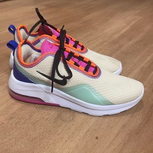 Nike Women’s Air Max Motion 2 Shoes